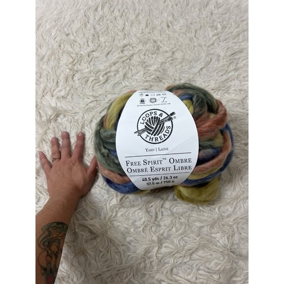 1- Loops & Threads Free Spirit Ombre 40.5 Yards Jumbo Wool Blend 26.3 Oz Yarn - Picture 4 of 8
